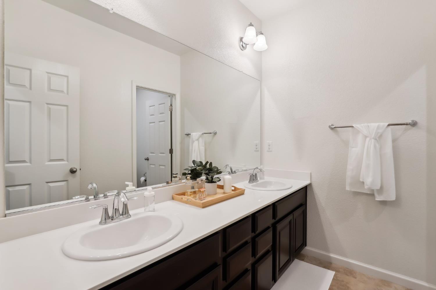 Detail Gallery Image 17 of 46 For 2032 Hunt St, Woodland,  CA 95776 - 4 Beds | 3 Baths