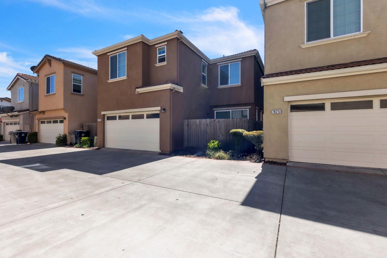Detail Gallery Image 7 of 27 For 7829 Acorri Walk, Sacramento,  CA 95823 - 3 Beds | 2/1 Baths