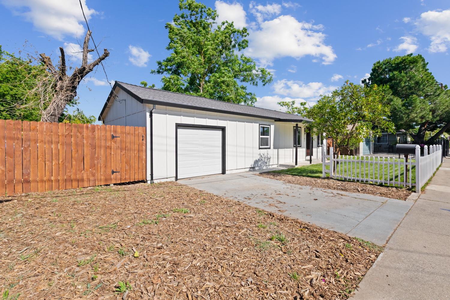 Detail Gallery Image 26 of 27 For 5121 Mendocino Blvd, Sacramento,  CA 95820 - 3 Beds | 1 Baths