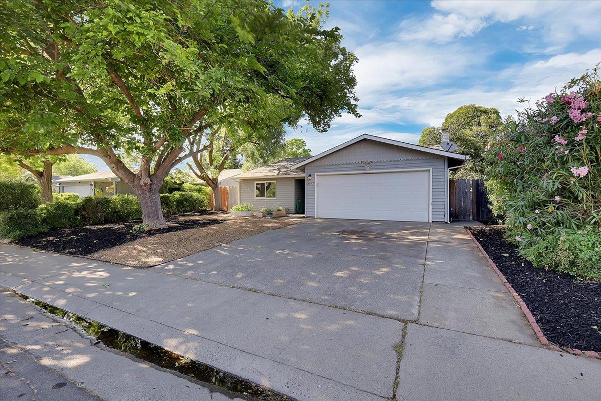 Detail Gallery Image 2 of 43 For 8977 Brydon Way, Sacramento,  CA 95826 - 4 Beds | 2 Baths