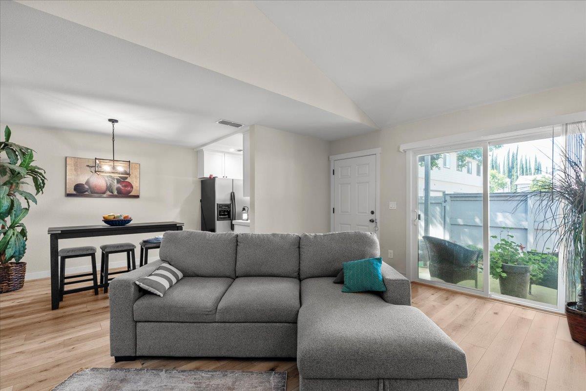Detail Gallery Image 6 of 24 For 6342 Slippery Creek Ln, Citrus Heights,  CA 95621 - 3 Beds | 2/1 Baths