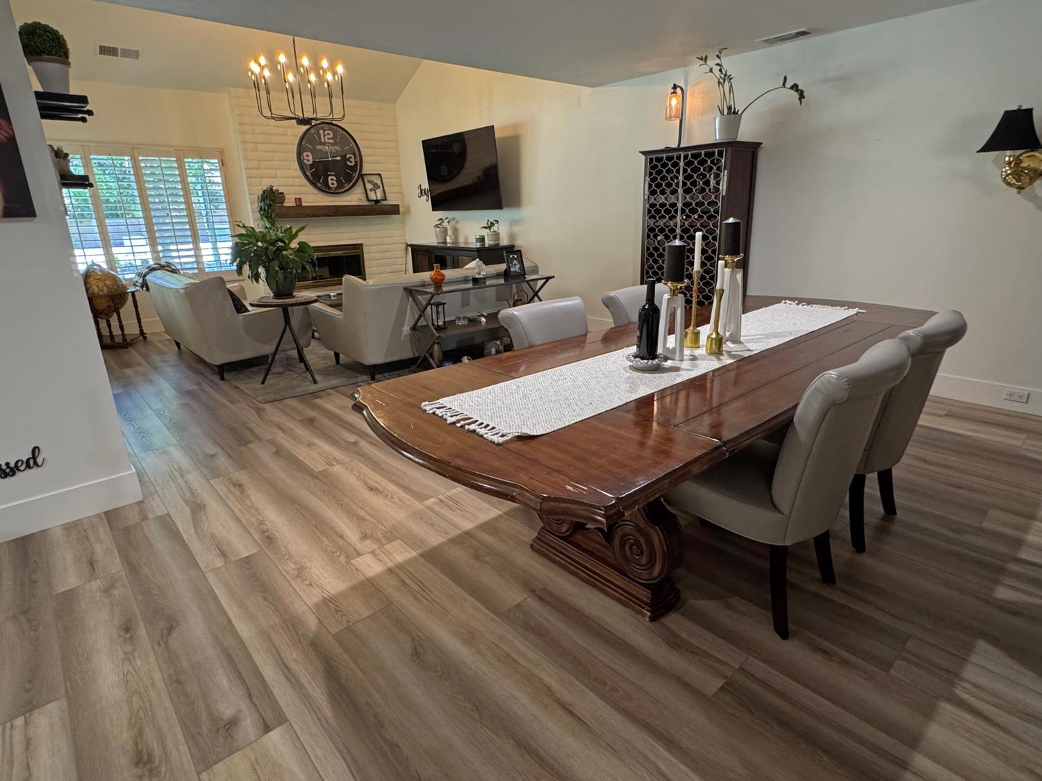 Detail Gallery Image 4 of 26 For 11488 Gold Country Blvd, Gold River,  CA 95670 - 3 Beds | 2/1 Baths