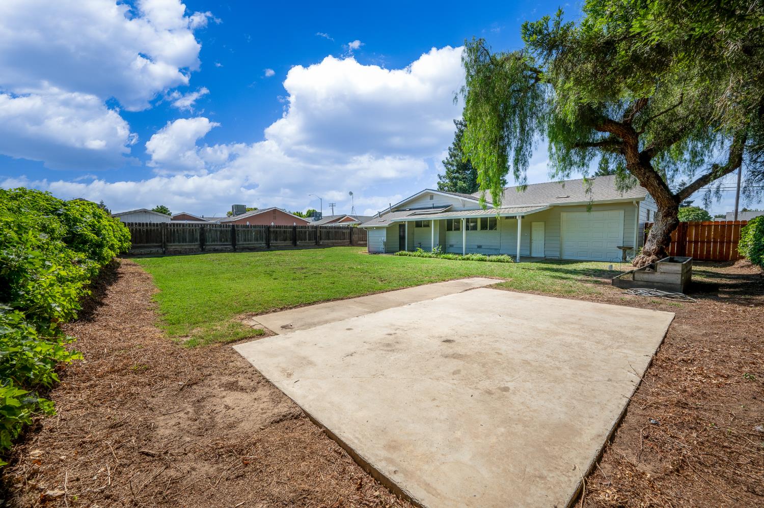 Detail Gallery Image 10 of 39 For 13137 Bentley St, Waterford,  CA 95386 - 3 Beds | 2 Baths