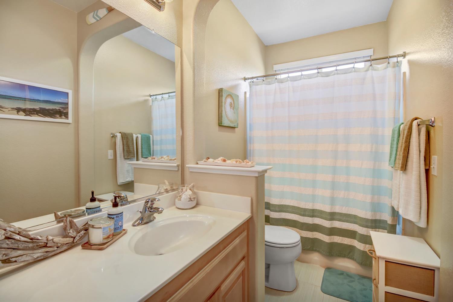 Detail Gallery Image 31 of 36 For 3043 Brunnet Ln, Sacramento,  CA 95833 - 4 Beds | 2/1 Baths