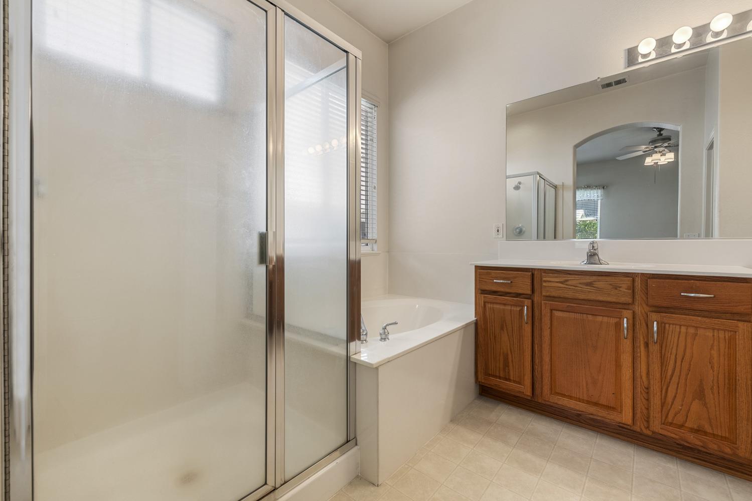 Detail Gallery Image 33 of 40 For 2264 Autumn Moon Way, Turlock,  CA 95382 - 4 Beds | 3 Baths