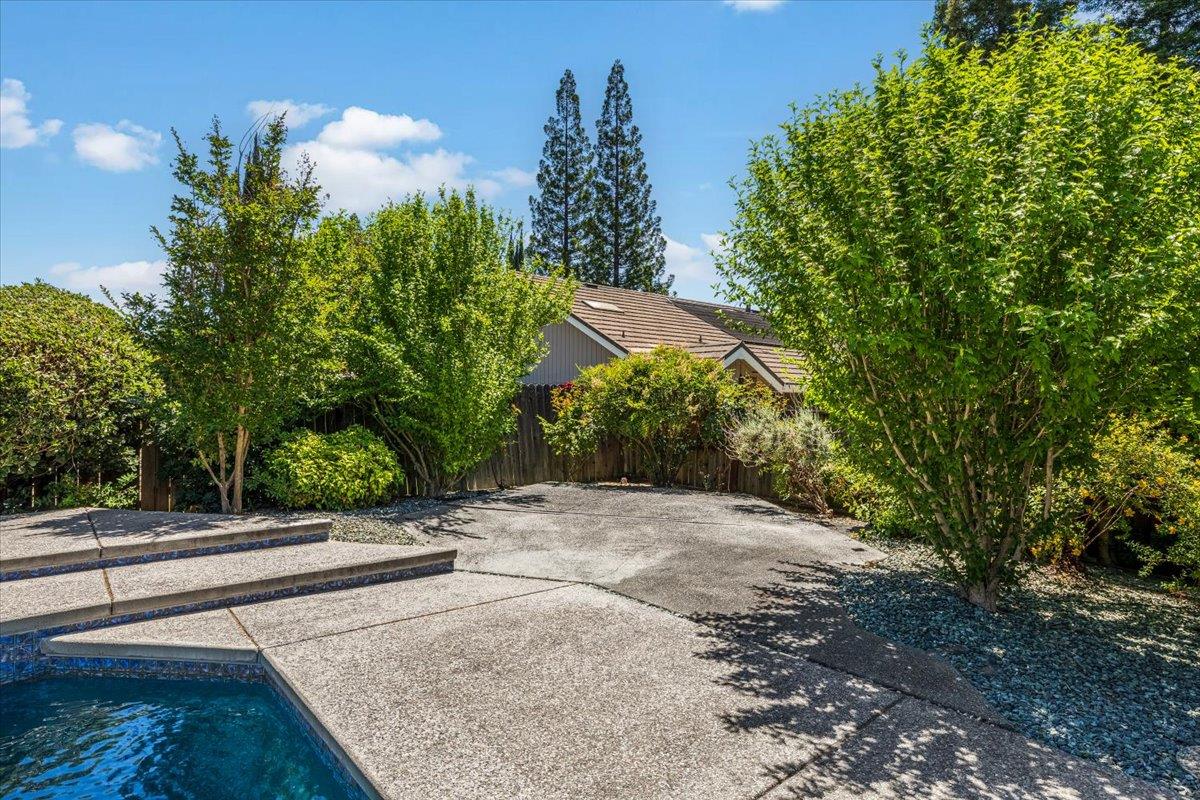 Detail Gallery Image 34 of 37 For 6544 Shadow Hawk Dr, Citrus Heights,  CA 95621 - 3 Beds | 2 Baths