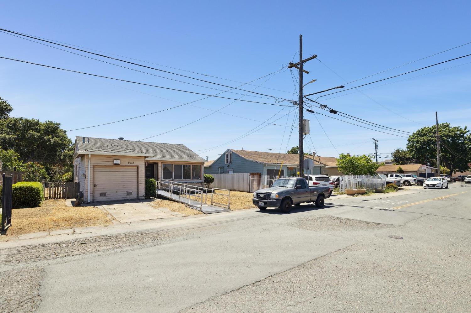 Detail Gallery Image 2 of 34 For 1346 Manor Dr, San Pablo,  CA 94806 - 2 Beds | 1 Baths