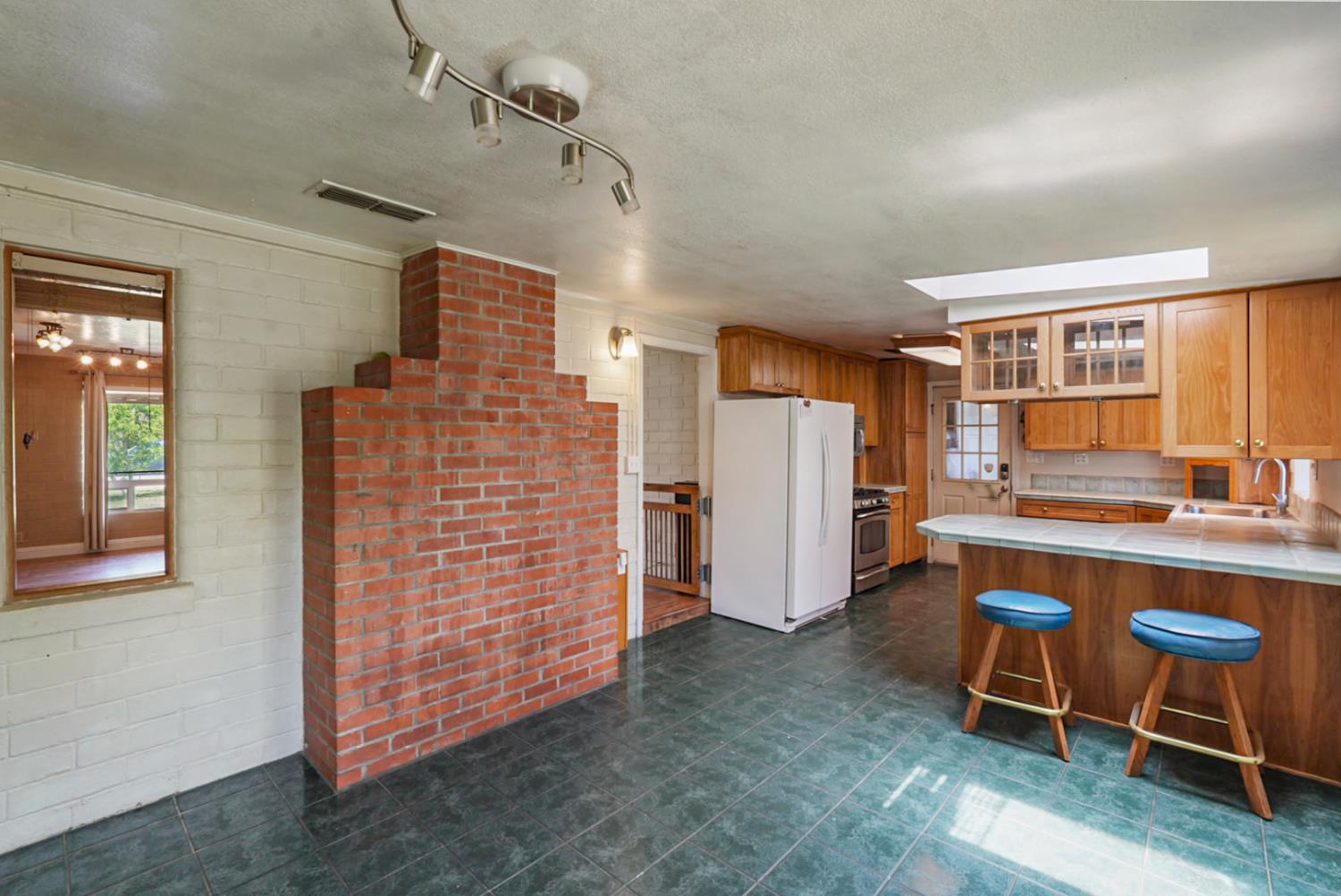 Detail Gallery Image 10 of 51 For 1721 Grimes Ave, Modesto,  CA 95358 - 3 Beds | 2 Baths