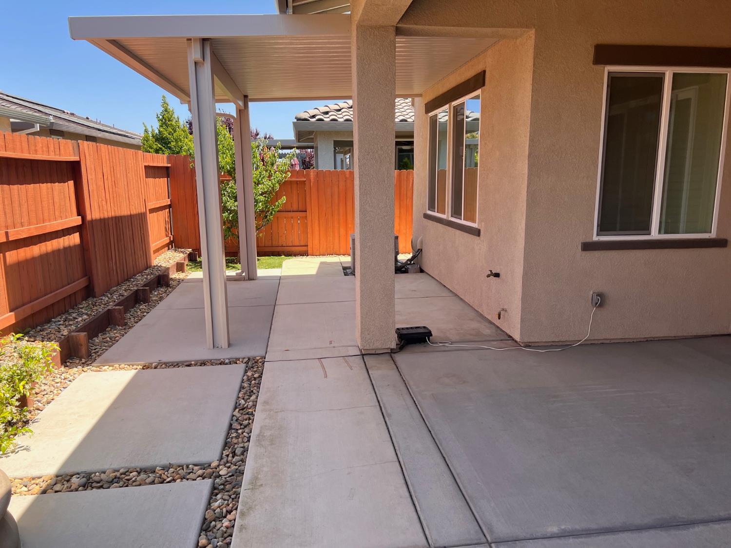 Detail Gallery Image 8 of 19 For 6281 Element Ln, Roseville,  CA 95747 - 3 Beds | 3/1 Baths