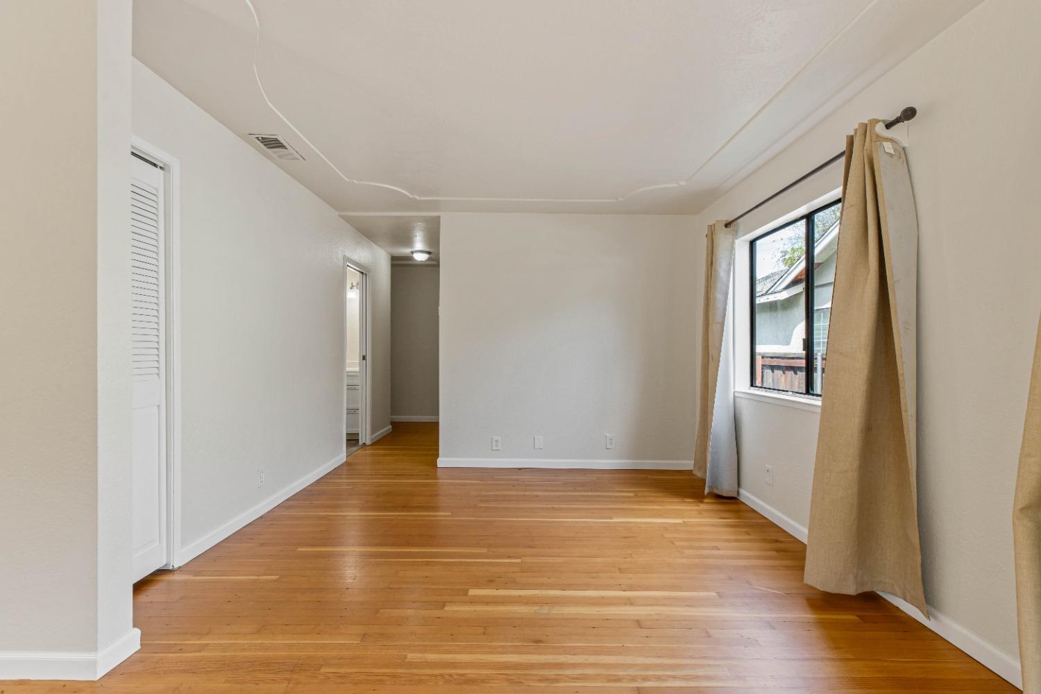 Detail Gallery Image 9 of 47 For 221 N Grant Ave, Manteca,  CA 95336 - 3 Beds | 2/1 Baths