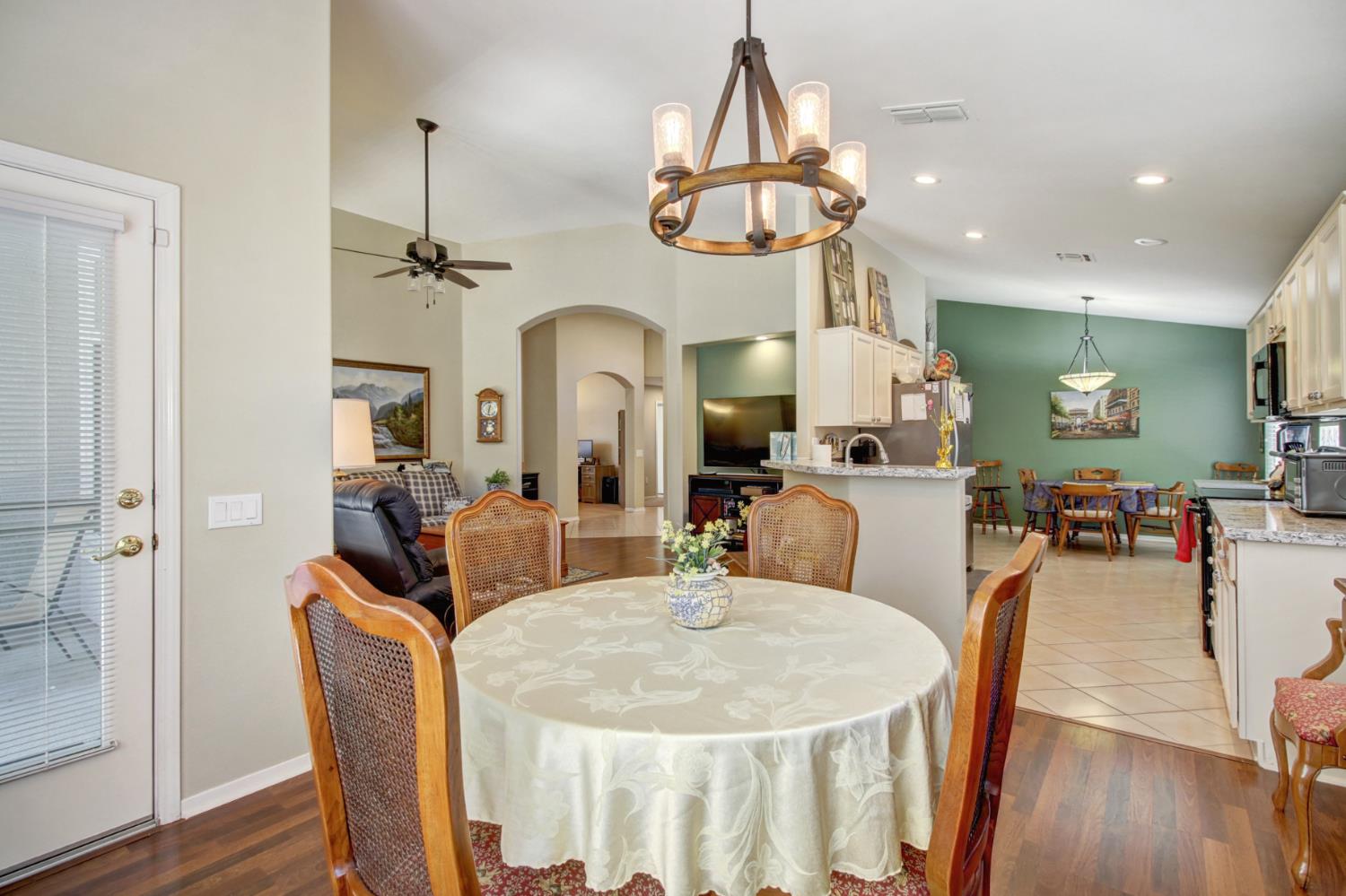 Detail Gallery Image 10 of 38 For 649 Blackstone Ct, Roseville,  CA 95747 - 2 Beds | 2 Baths