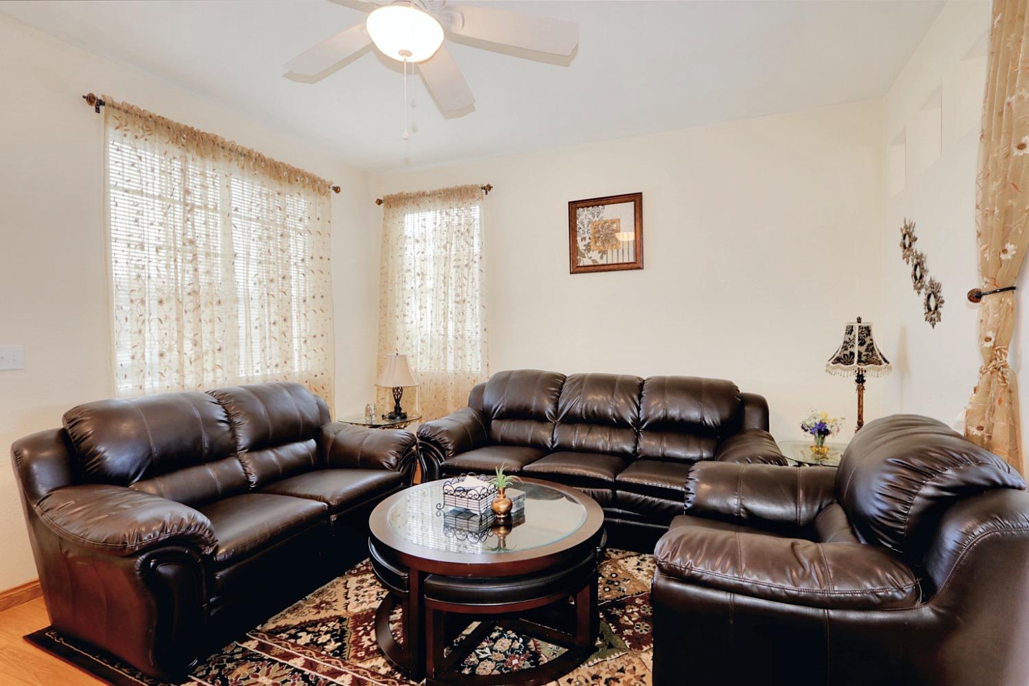 Detail Gallery Image 5 of 38 For 8275 Fanning Way, Sacramento,  CA 95829 - 3 Beds | 2 Baths
