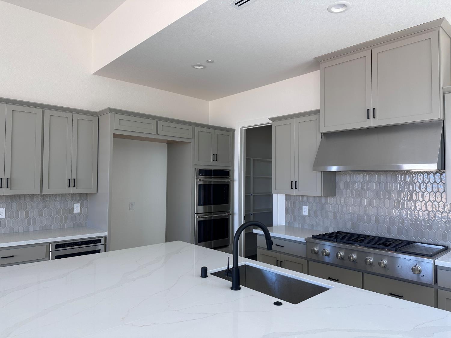 Detail Gallery Image 3 of 13 For 4657 Dehone Cir, Folsom,  CA 95630 - 4 Beds | 4/1 Baths