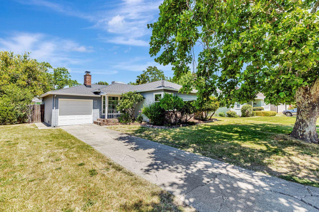 Detail Gallery Image 2 of 23 For 4949 Helen Way, Sacramento,  CA 95818 - 3 Beds | 1 Baths