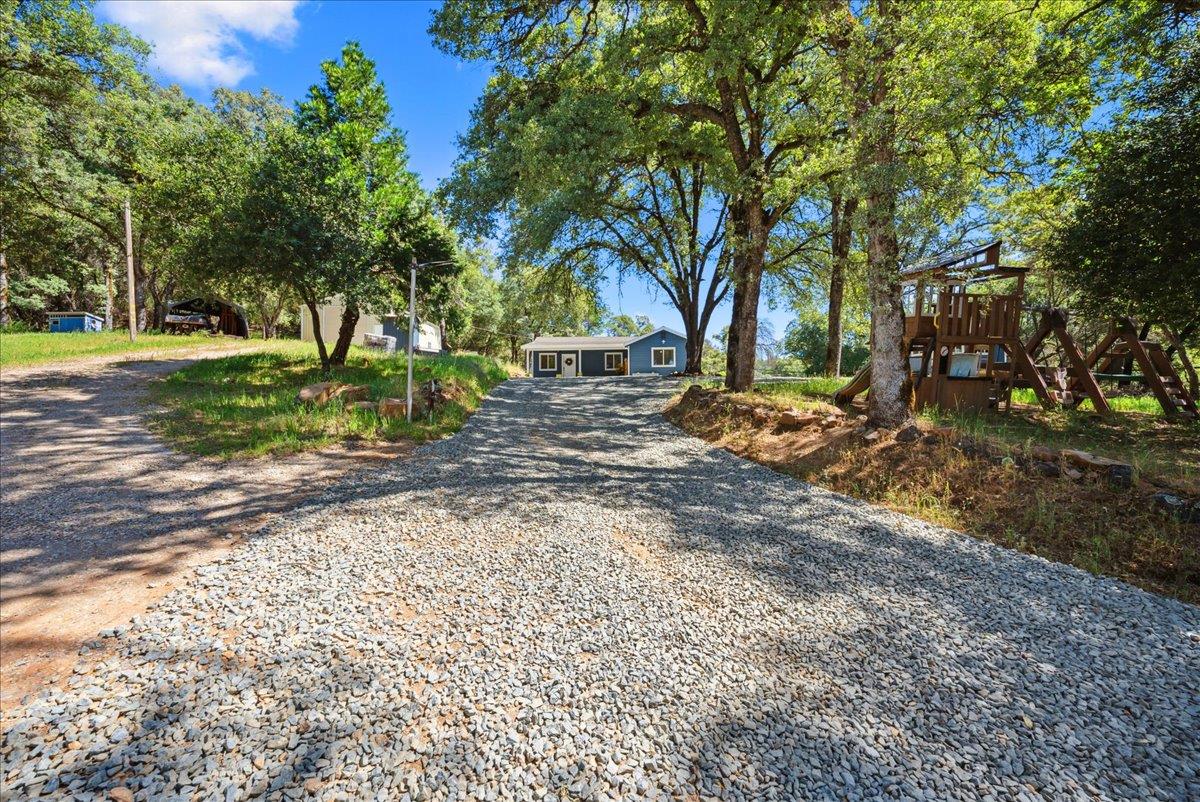 Pineapple Court, Grass Valley, California image 40