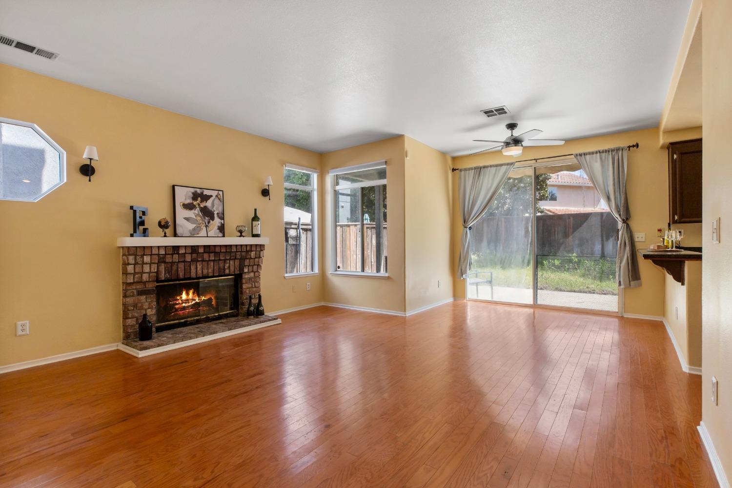 Detail Gallery Image 9 of 28 For 3843 Steve Lillie Cir, Stockton,  CA 95206 - 4 Beds | 2/1 Baths