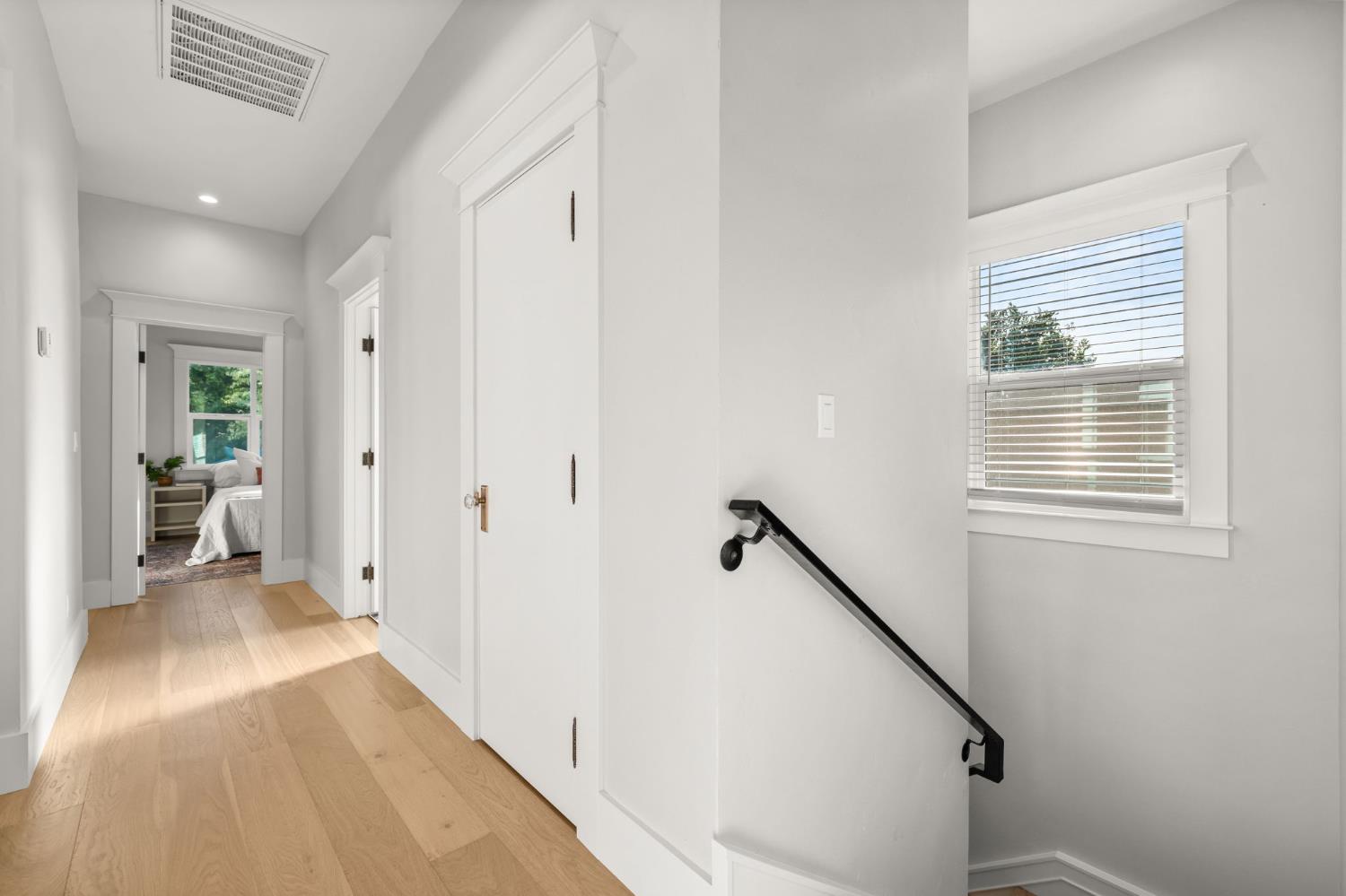 Detail Gallery Image 33 of 73 For 1421 T St, Sacramento,  CA 95811 - 4 Beds | 3 Baths