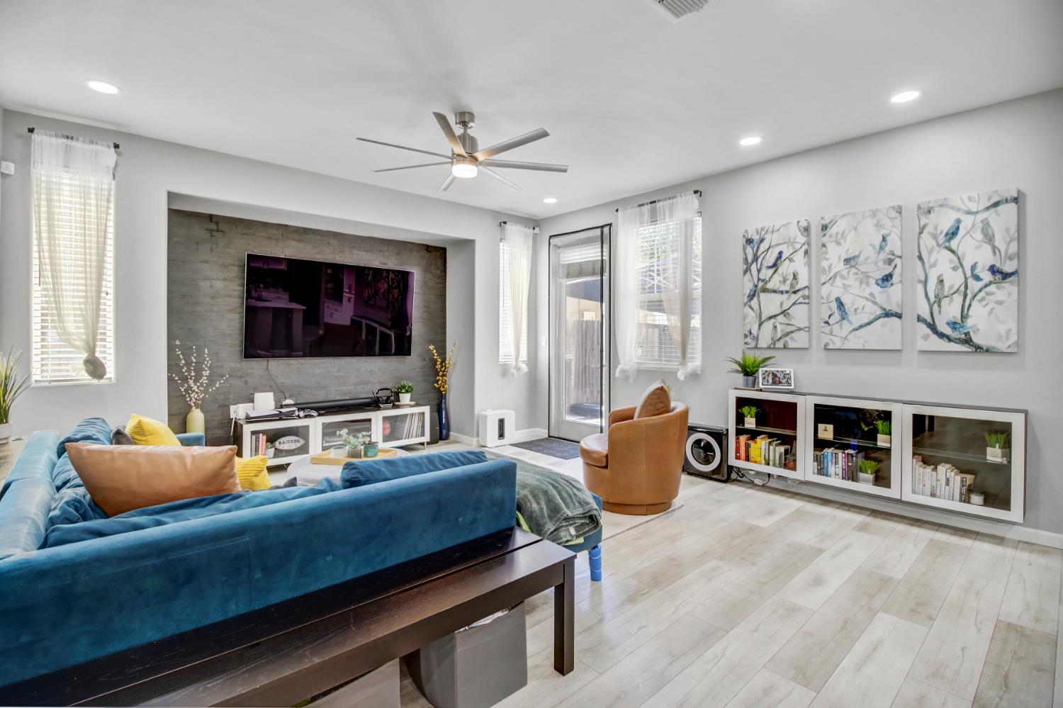 Detail Gallery Image 7 of 36 For 3043 Brunnet Ln, Sacramento,  CA 95833 - 4 Beds | 2/1 Baths