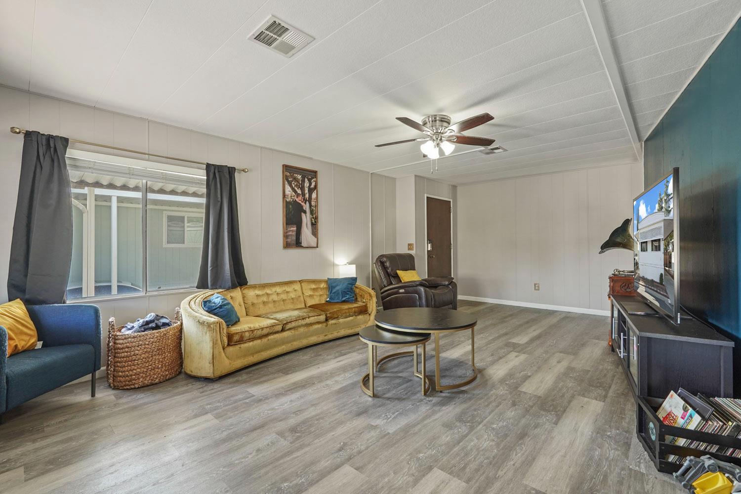 Detail Gallery Image 5 of 37 For 19690 N Highway 99 64, Acampo,  CA 95220 - 2 Beds | 2 Baths