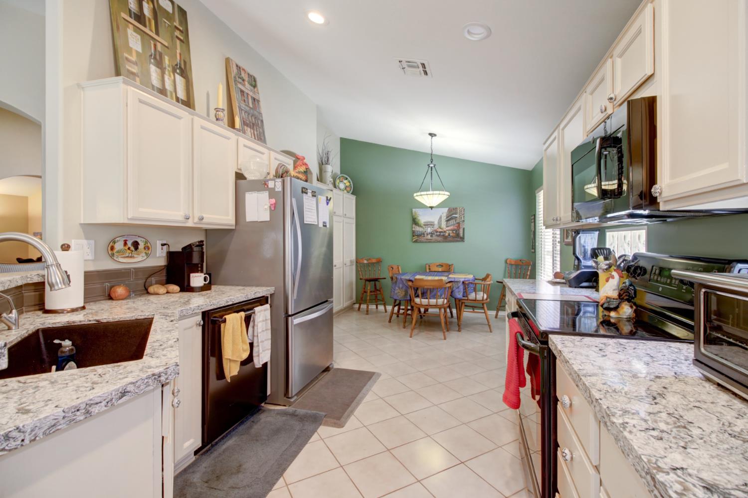Detail Gallery Image 14 of 38 For 649 Blackstone Ct, Roseville,  CA 95747 - 2 Beds | 2 Baths