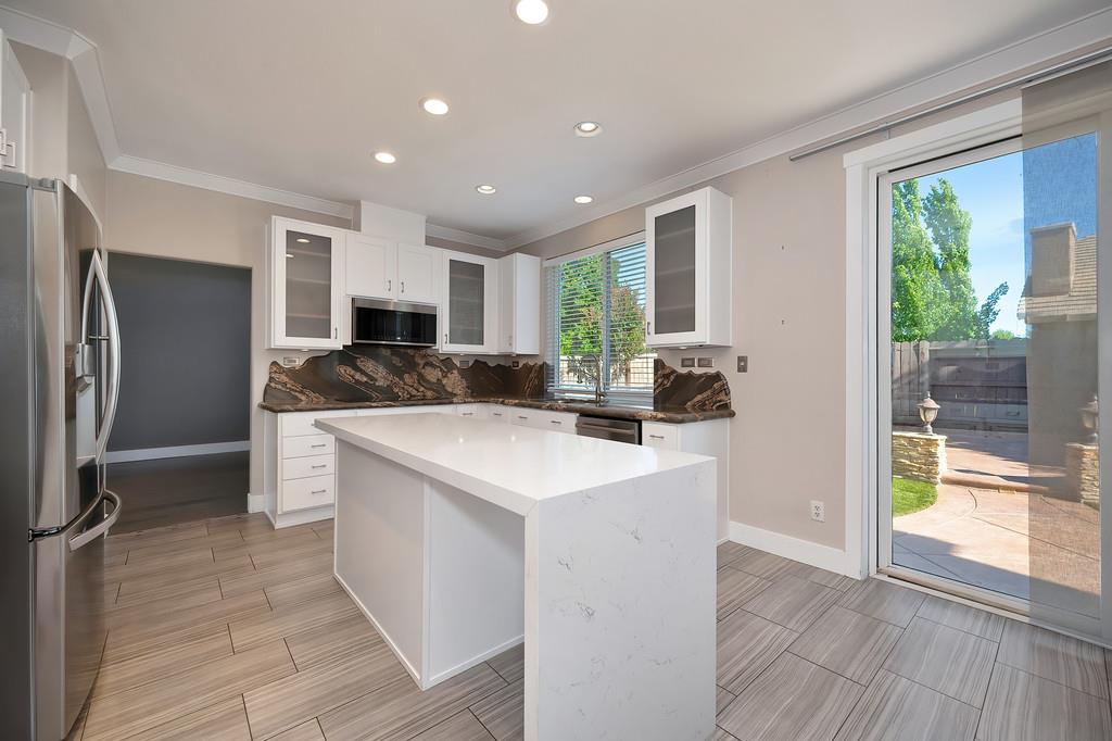 Detail Gallery Image 17 of 52 For 11886 Fire Agate Way, Rancho Cordova,  CA 95742 - 4 Beds | 3 Baths