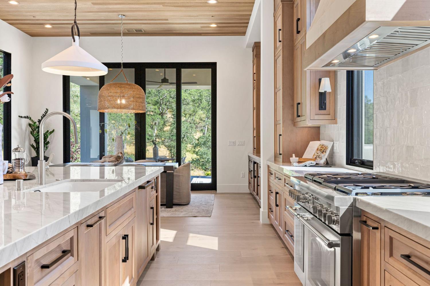 Detail Gallery Image 14 of 93 For 789 Del Coronado Ct, El Dorado Hills,  CA 95762 - 5 Beds | 5/1 Baths