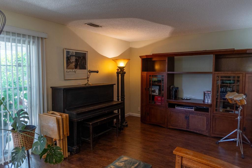 Detail Gallery Image 12 of 36 For 6109 Tremain Dr, Citrus Heights,  CA 95621 - 4 Beds | 2/1 Baths