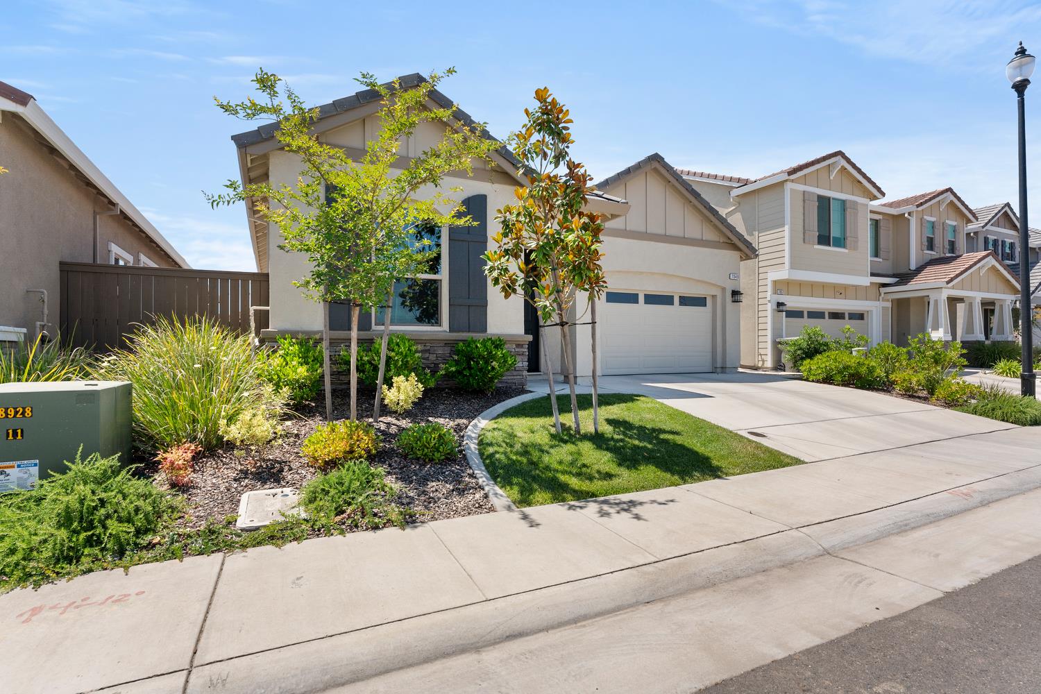 Detail Gallery Image 8 of 56 For 7049 Lakehaven Dr, Roseville,  CA 95747 - 3 Beds | 3 Baths