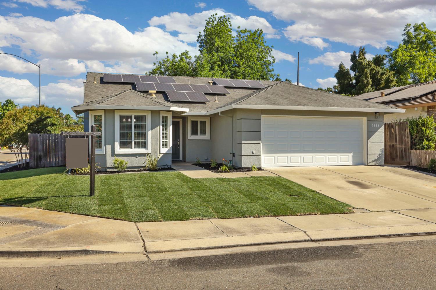 Detail Gallery Image 2 of 34 For 2368 Clipper Ln, Stockton,  CA 95204 - 3 Beds | 2 Baths