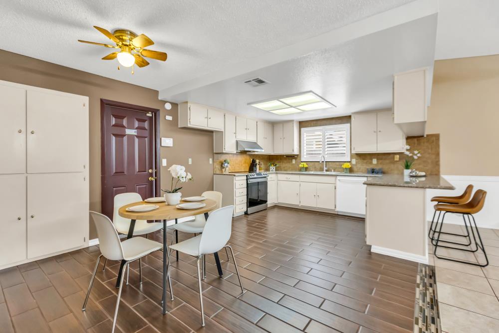 Detail Gallery Image 12 of 55 For 7661 Dyer Ct, Sacramento,  CA 95828 - 3 Beds | 2 Baths