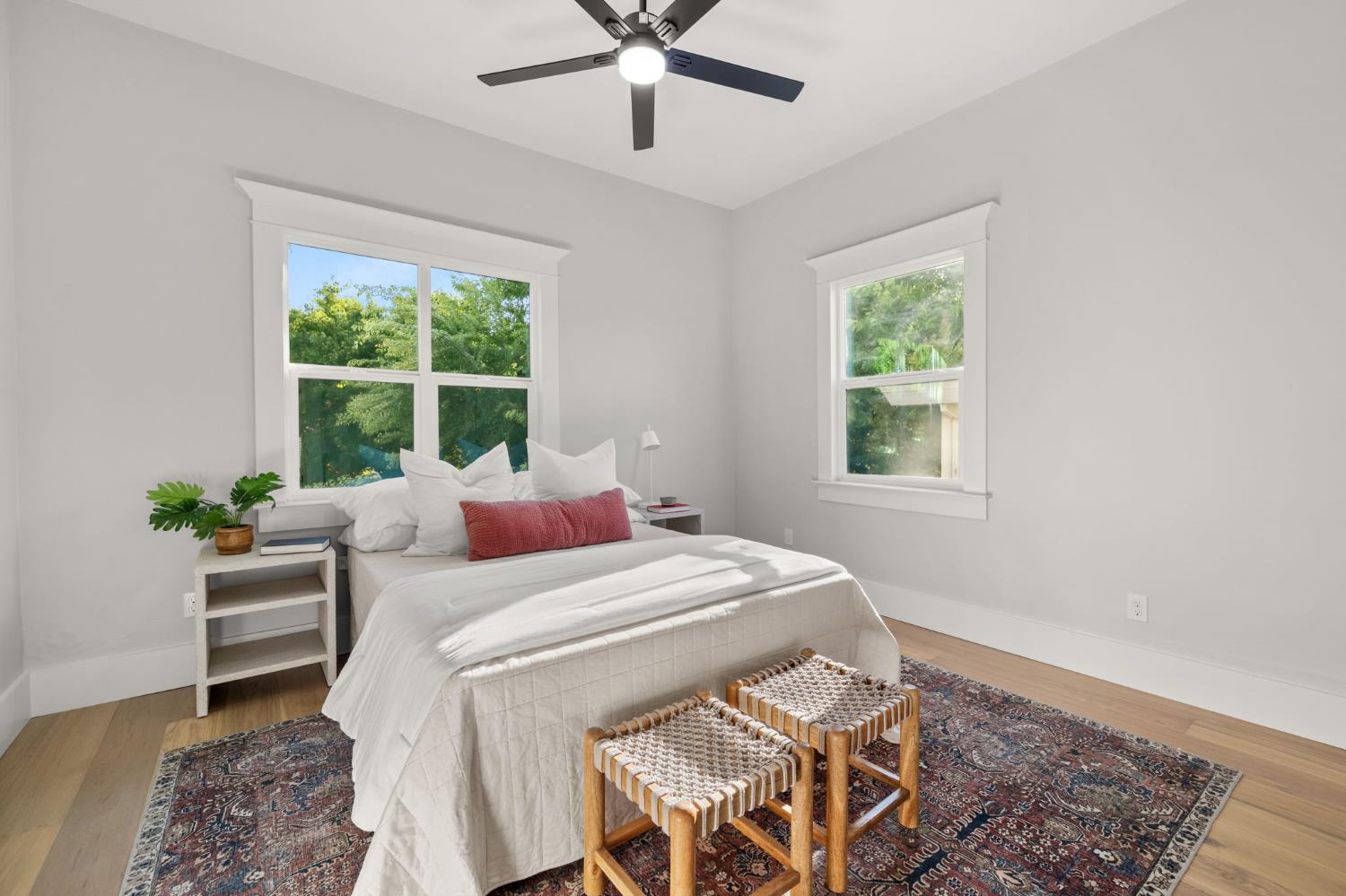 Detail Gallery Image 34 of 73 For 1421 T St, Sacramento,  CA 95811 - 4 Beds | 3 Baths