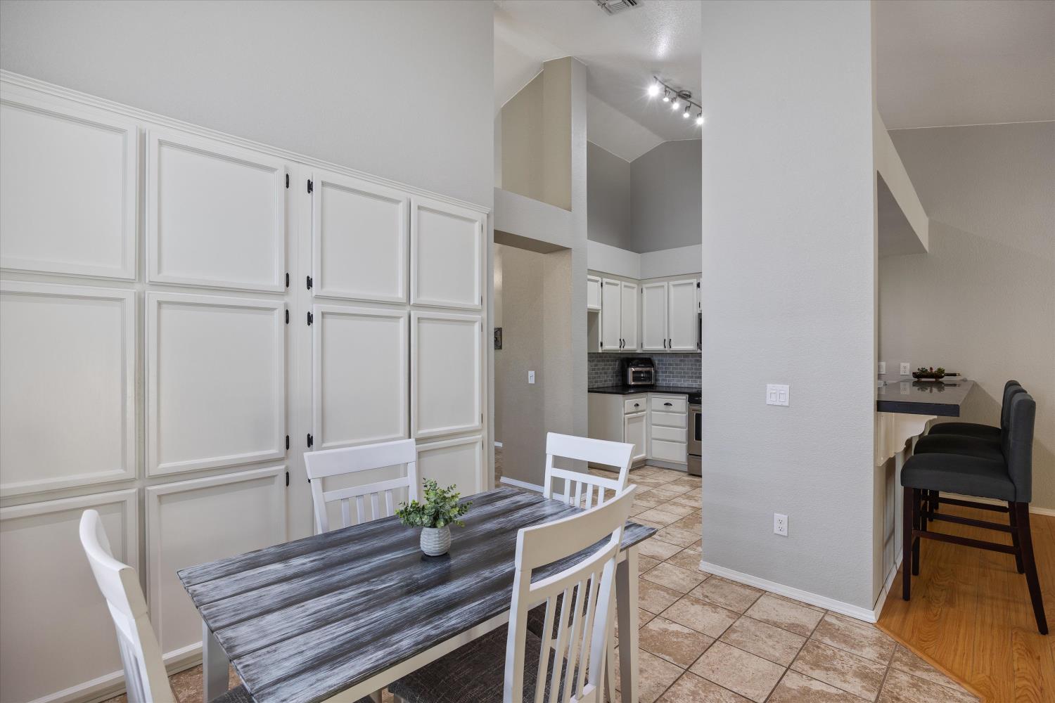 Detail Gallery Image 12 of 31 For 8345 Clear Corrie Ct, Antelope,  CA 95843 - 4 Beds | 2 Baths