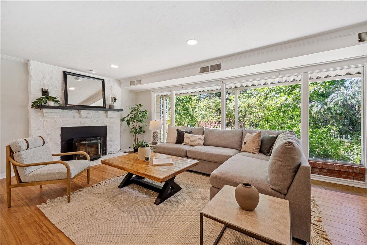 Detail Gallery Image 1 of 35 For 4322 Ponderosa Way, Camino,  CA 95709 - 3 Beds | 2 Baths
