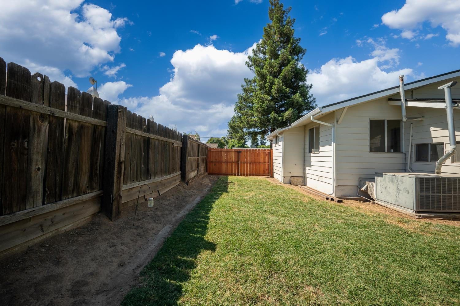 Detail Gallery Image 12 of 39 For 13137 Bentley St, Waterford,  CA 95386 - 3 Beds | 2 Baths