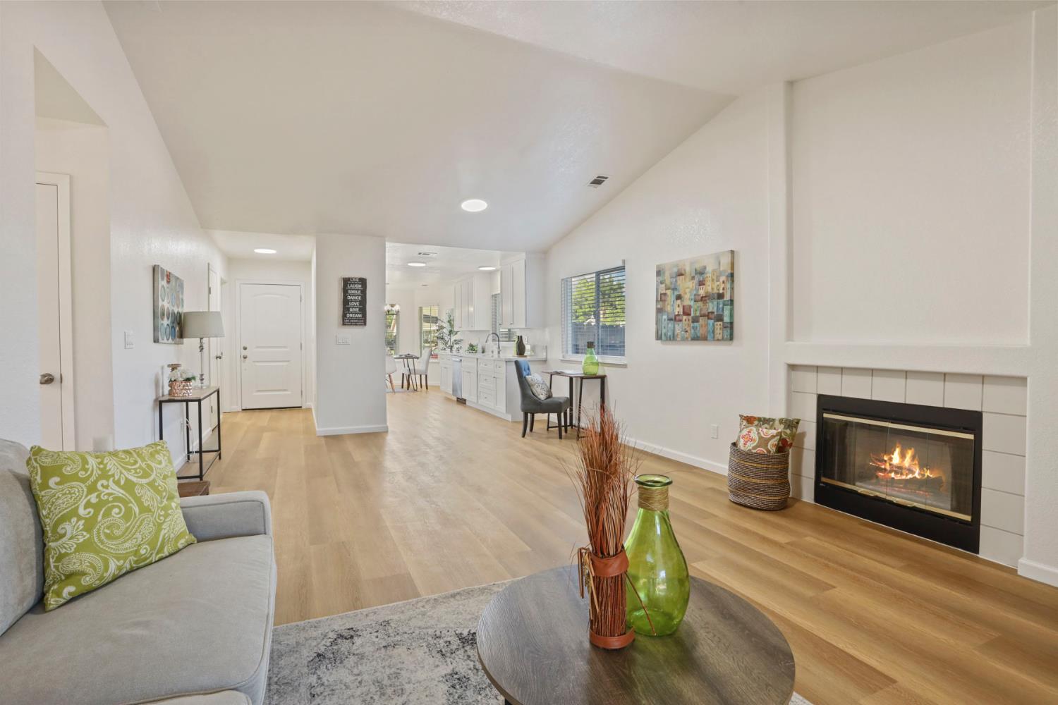 Detail Gallery Image 9 of 34 For 2368 Clipper Ln, Stockton,  CA 95204 - 3 Beds | 2 Baths
