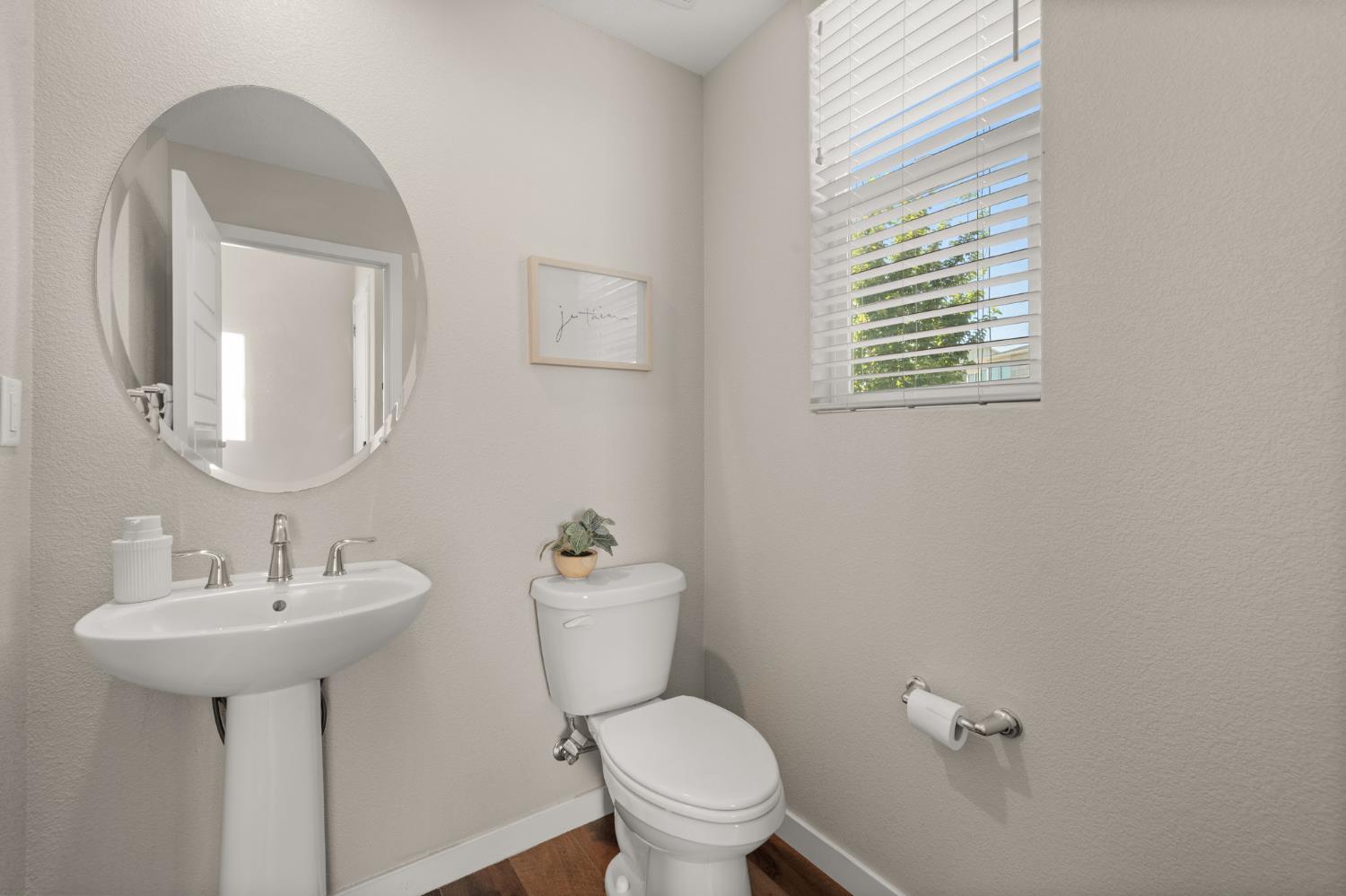 Detail Gallery Image 12 of 78 For 3565 Forney Way, Sacramento,  CA 95816 - 4 Beds | 2/1 Baths