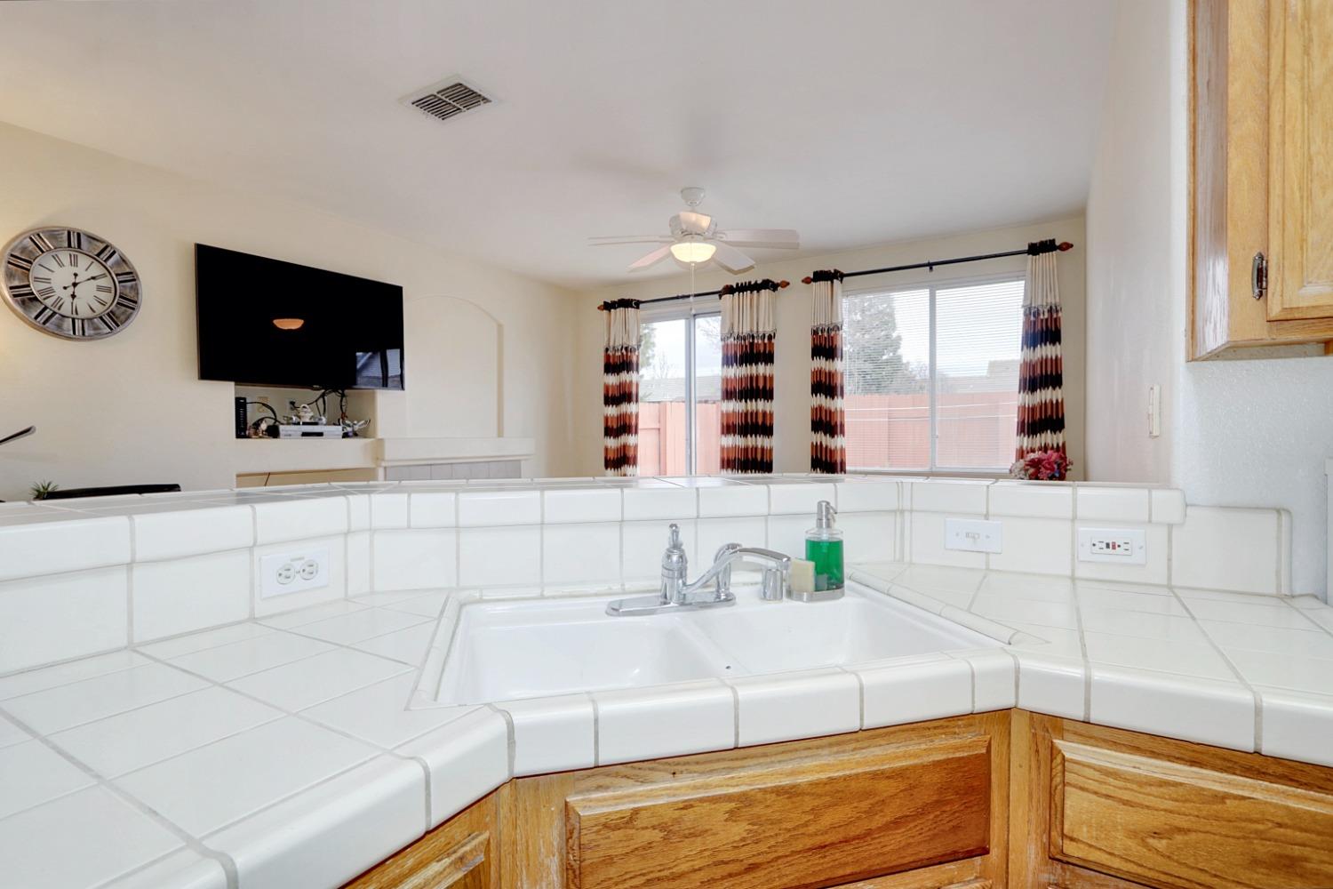 Detail Gallery Image 18 of 38 For 8275 Fanning Way, Sacramento,  CA 95829 - 3 Beds | 2 Baths