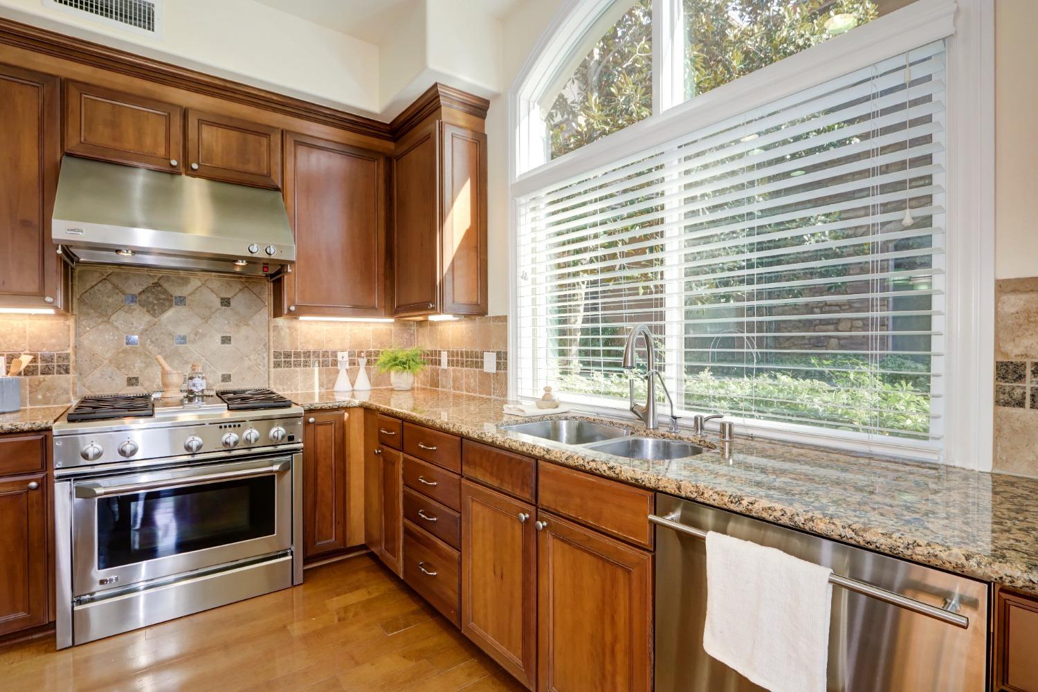 Detail Gallery Image 12 of 29 For 2430 Pavilions Place Ln #404,  Sacramento,  CA 95825 - 4 Beds | 3/1 Baths
