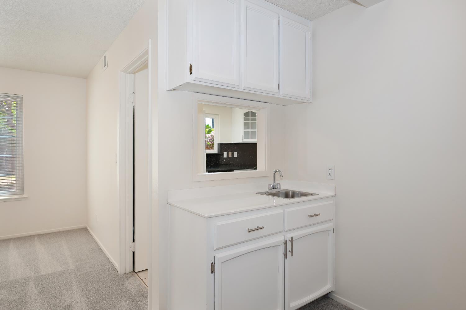 Detail Gallery Image 10 of 34 For 3017 Nikol, Sacramento,  CA 95826 - 4 Beds | 2/1 Baths