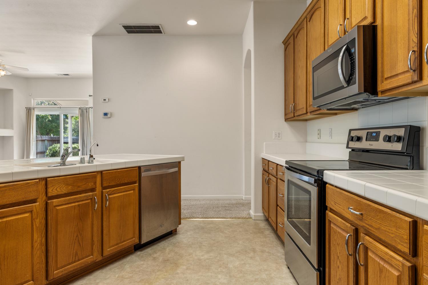 Detail Gallery Image 21 of 40 For 2264 Autumn Moon Way, Turlock,  CA 95382 - 4 Beds | 3 Baths