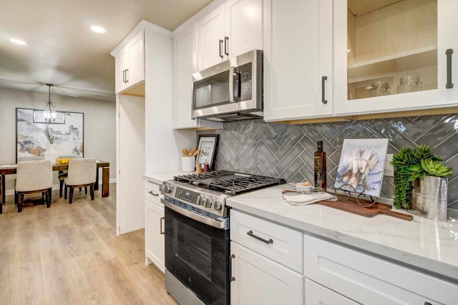 Detail Gallery Image 21 of 45 For 5512 Vahalla Dr, Carmichael,  CA 95608 - 3 Beds | 2 Baths