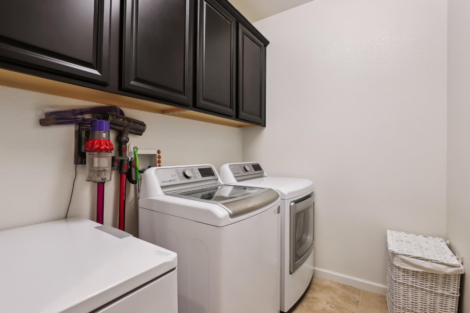 Detail Gallery Image 22 of 46 For 2032 Hunt St, Woodland,  CA 95776 - 4 Beds | 3 Baths