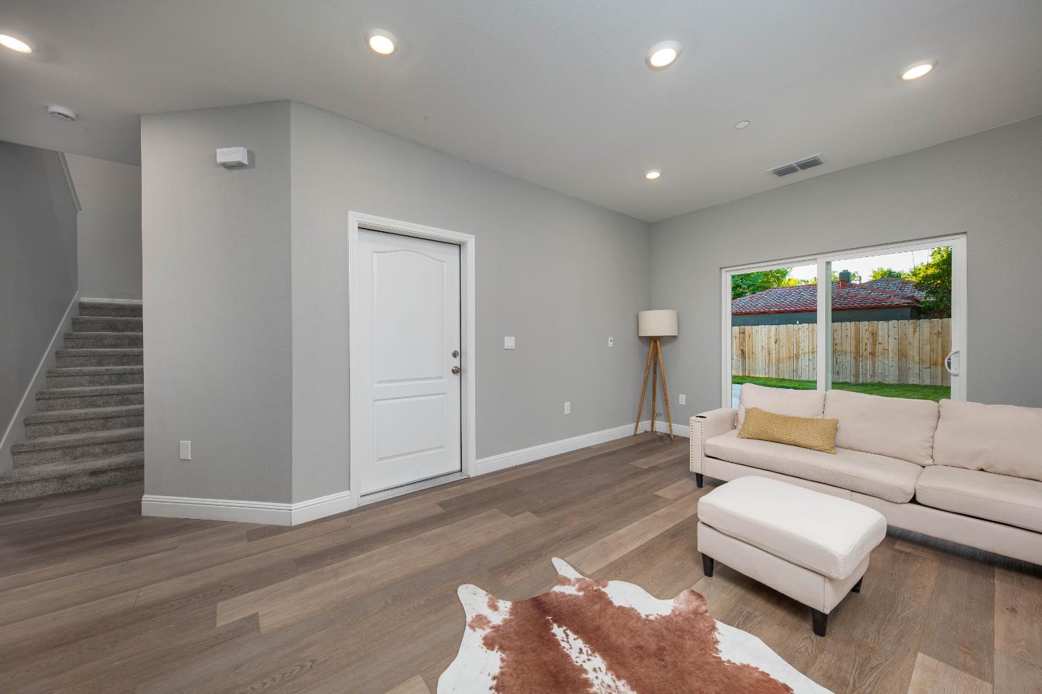 Detail Gallery Image 17 of 54 For 745 W Harding Way, Stockton,  CA 95204 - 5 Beds | 3 Baths