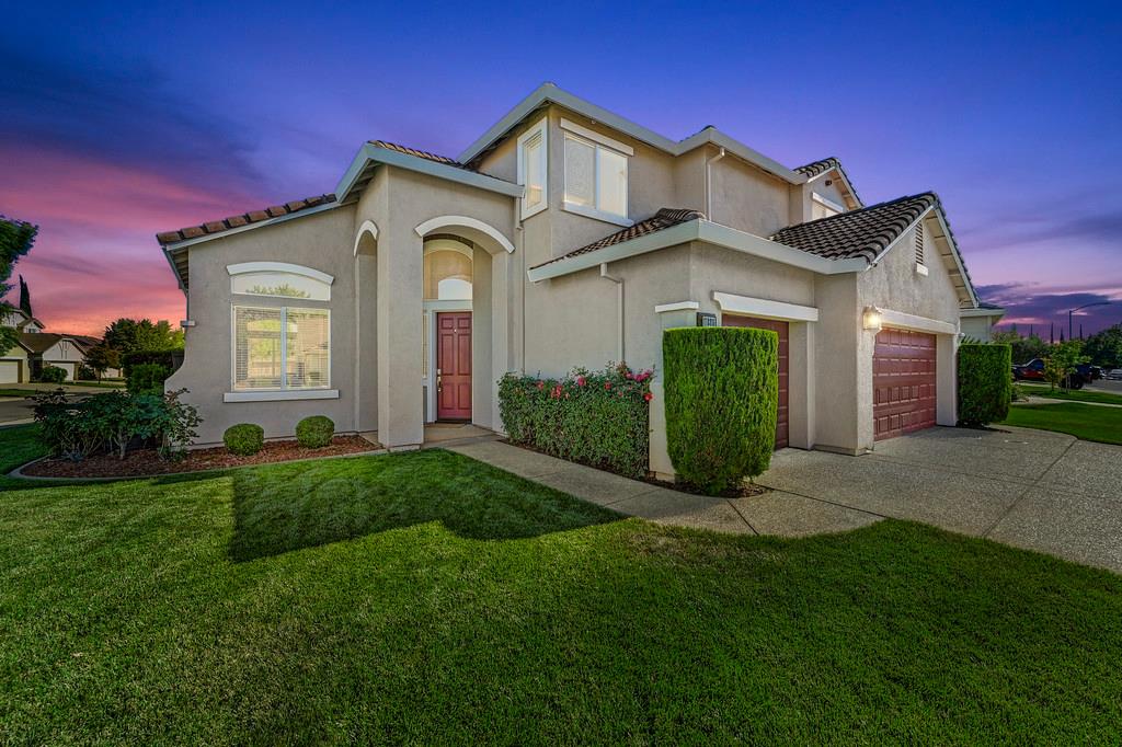 Detail Gallery Image 1 of 52 For 11886 Fire Agate Way, Rancho Cordova,  CA 95742 - 4 Beds | 3 Baths