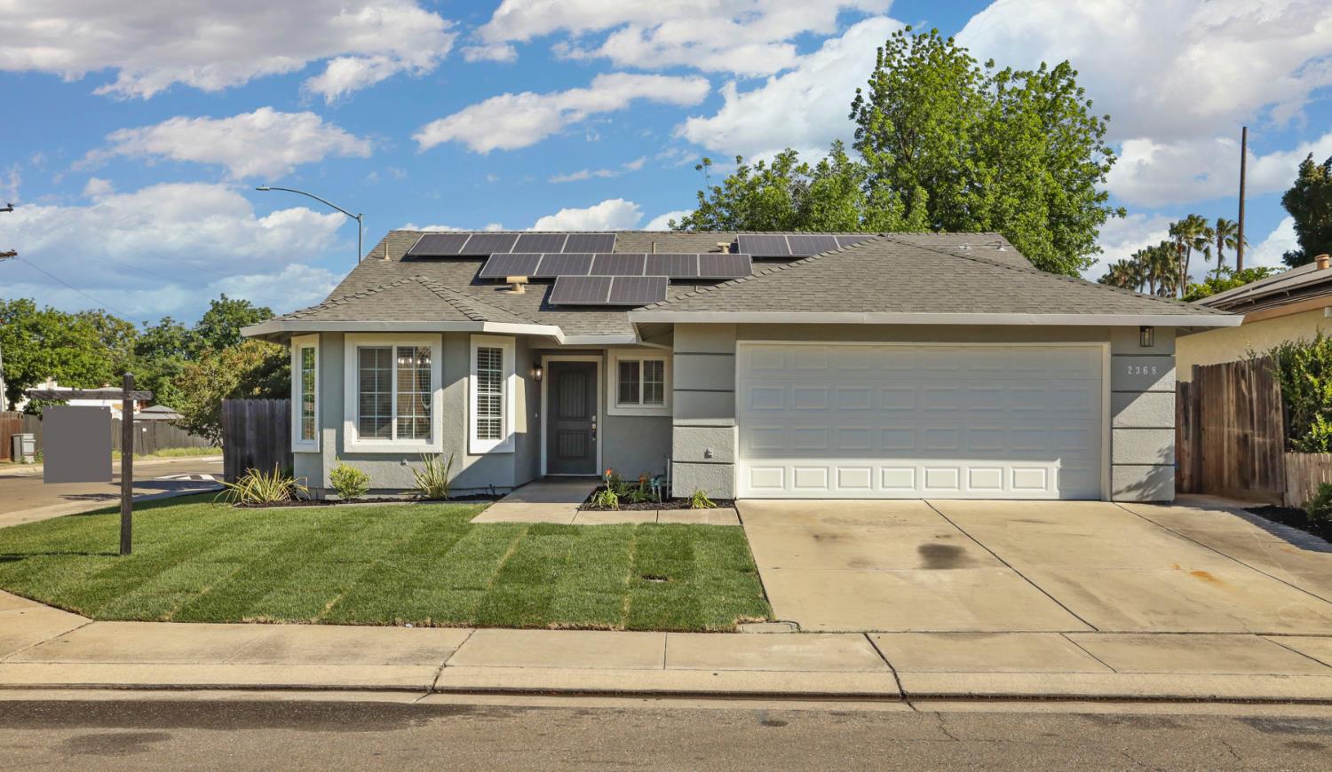 Detail Gallery Image 1 of 34 For 2368 Clipper Ln, Stockton,  CA 95204 - 3 Beds | 2 Baths