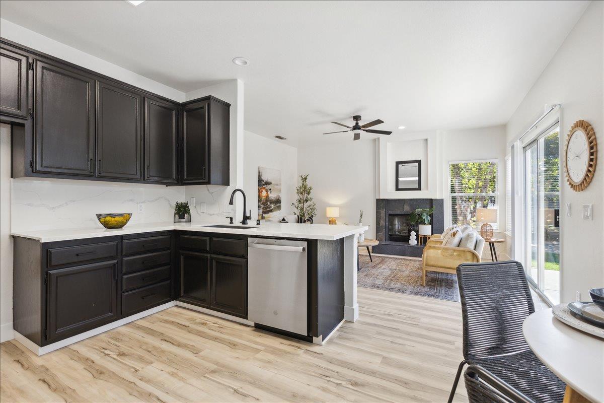 Detail Gallery Image 11 of 31 For 6312 Emerald Dr, Rocklin,  CA 95677 - 3 Beds | 3 Baths