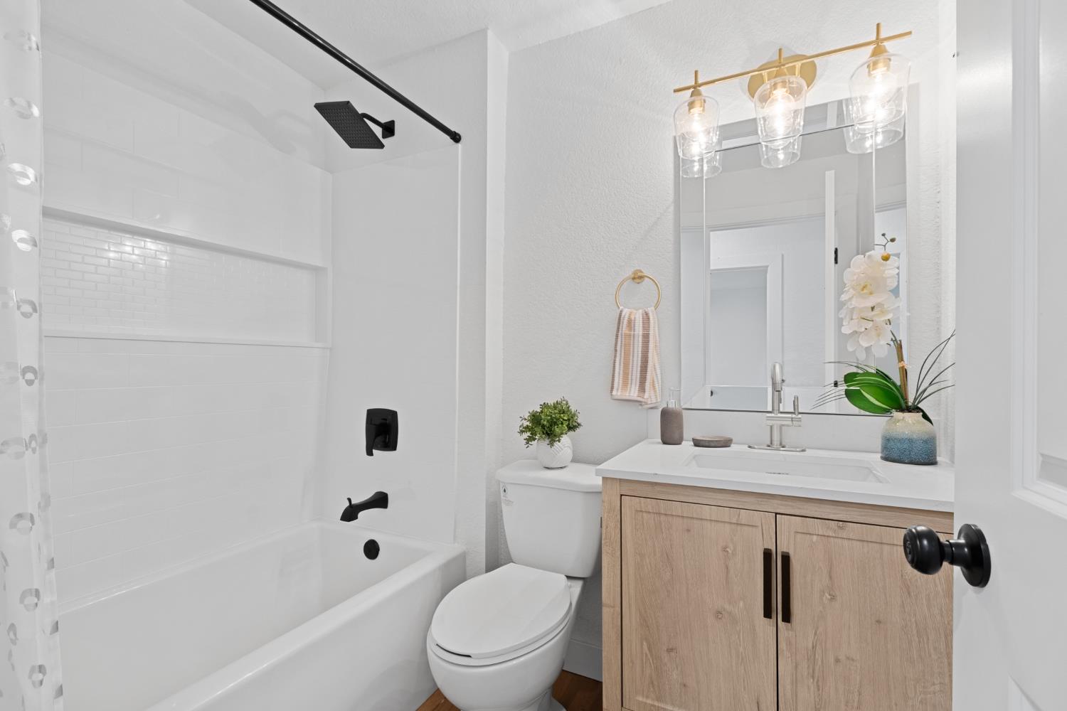 Detail Gallery Image 16 of 27 For 5121 Mendocino Blvd, Sacramento,  CA 95820 - 3 Beds | 1 Baths
