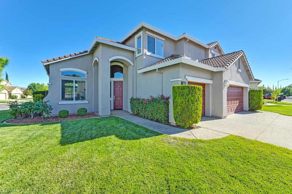 Detail Gallery Image 4 of 52 For 11886 Fire Agate Way, Rancho Cordova,  CA 95742 - 4 Beds | 3 Baths