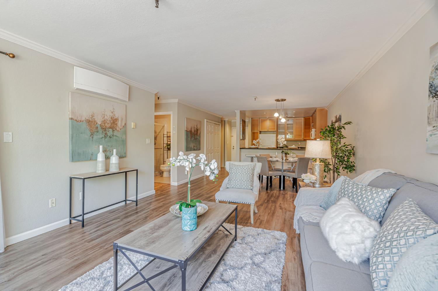 Detail Gallery Image 9 of 44 For 725 Mariposa Ave #102,  Mountain View,  CA 94041 - 2 Beds | 2 Baths