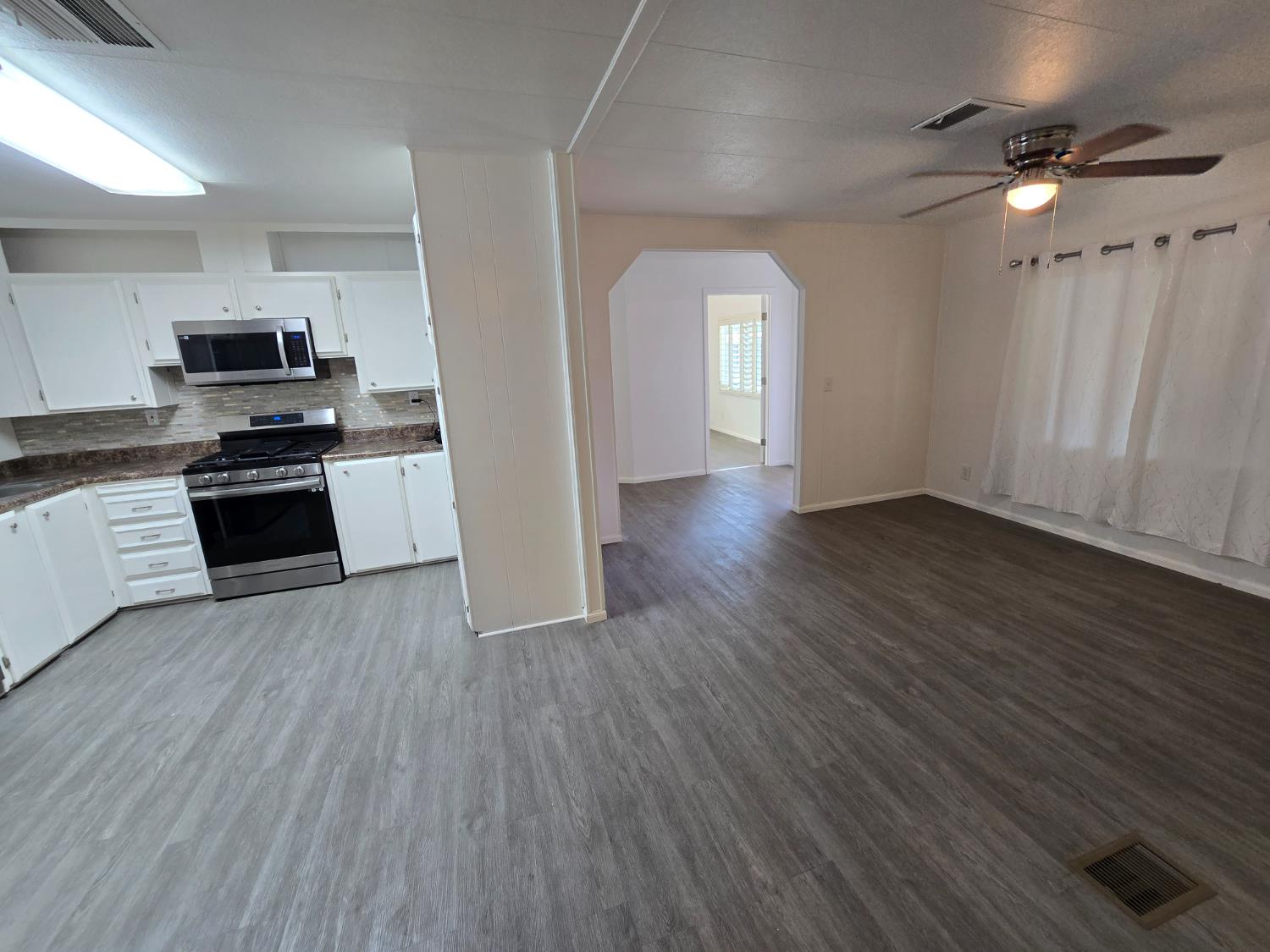 Detail Gallery Image 15 of 47 For 7425 Sylmar Ln 181, Sacramento,  CA 95842 - 3 Beds | 2 Baths